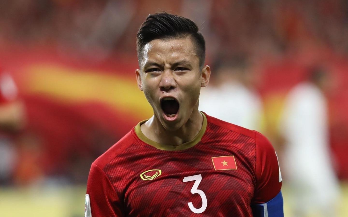 Que Ngoc Hai bi vo dang anh 'dim hang' truoc tran dau voi Thai Lan hinh anh