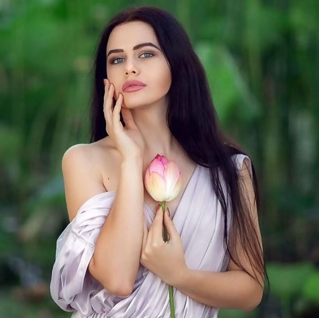 Loat hot girl Dong Au chup anh voi sen anh 11