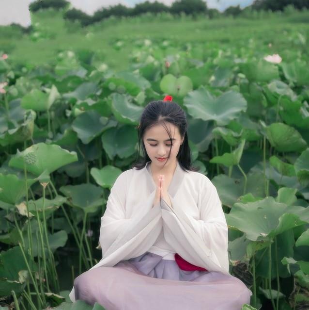 Chup anh sen phong cach co trang anh 2