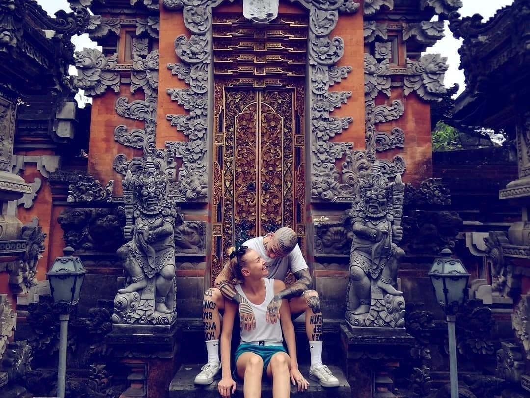 Cặp vợ chồng người Đức xin tiền đi du lịch ảnh 1 Cap vo chong nguoi Duc xin tien di du lich anh 1