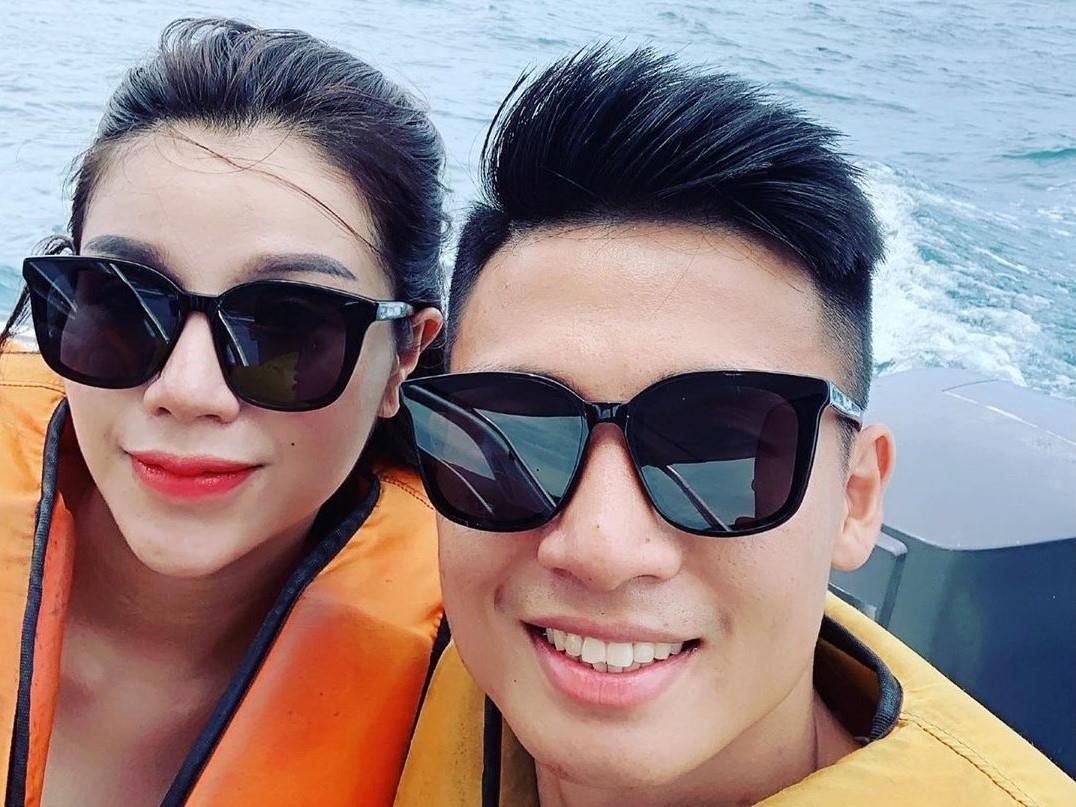 Hoi cau thu di choi voi ban gai anh 2