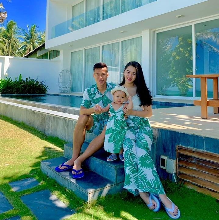 Hoi cau thu di choi voi ban gai anh 7