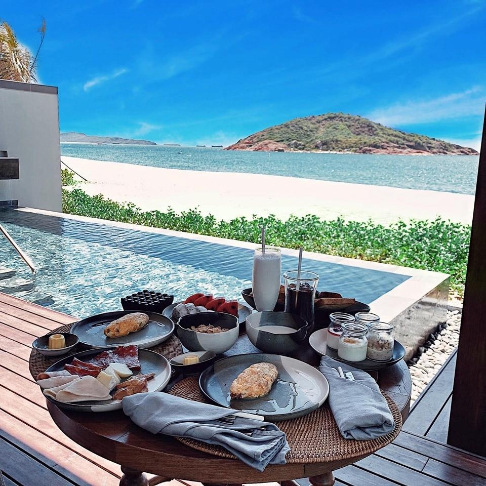 Hoi cau thu di choi voi ban gai anh 5