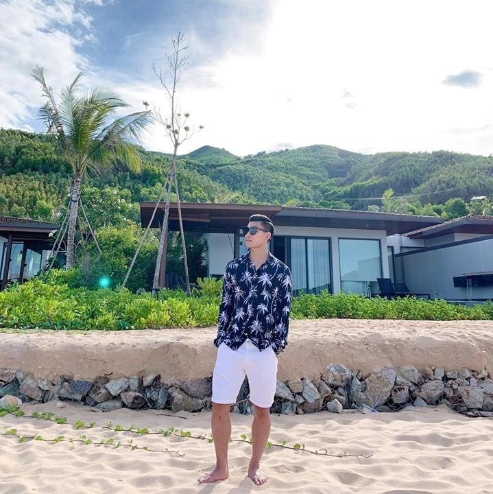 Hoi cau thu di choi voi ban gai anh 3