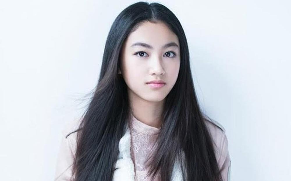 Nhan sac con gai 'ong trum phim xa hoi den Hong Kong' Nham Dat Hoa hinh anh