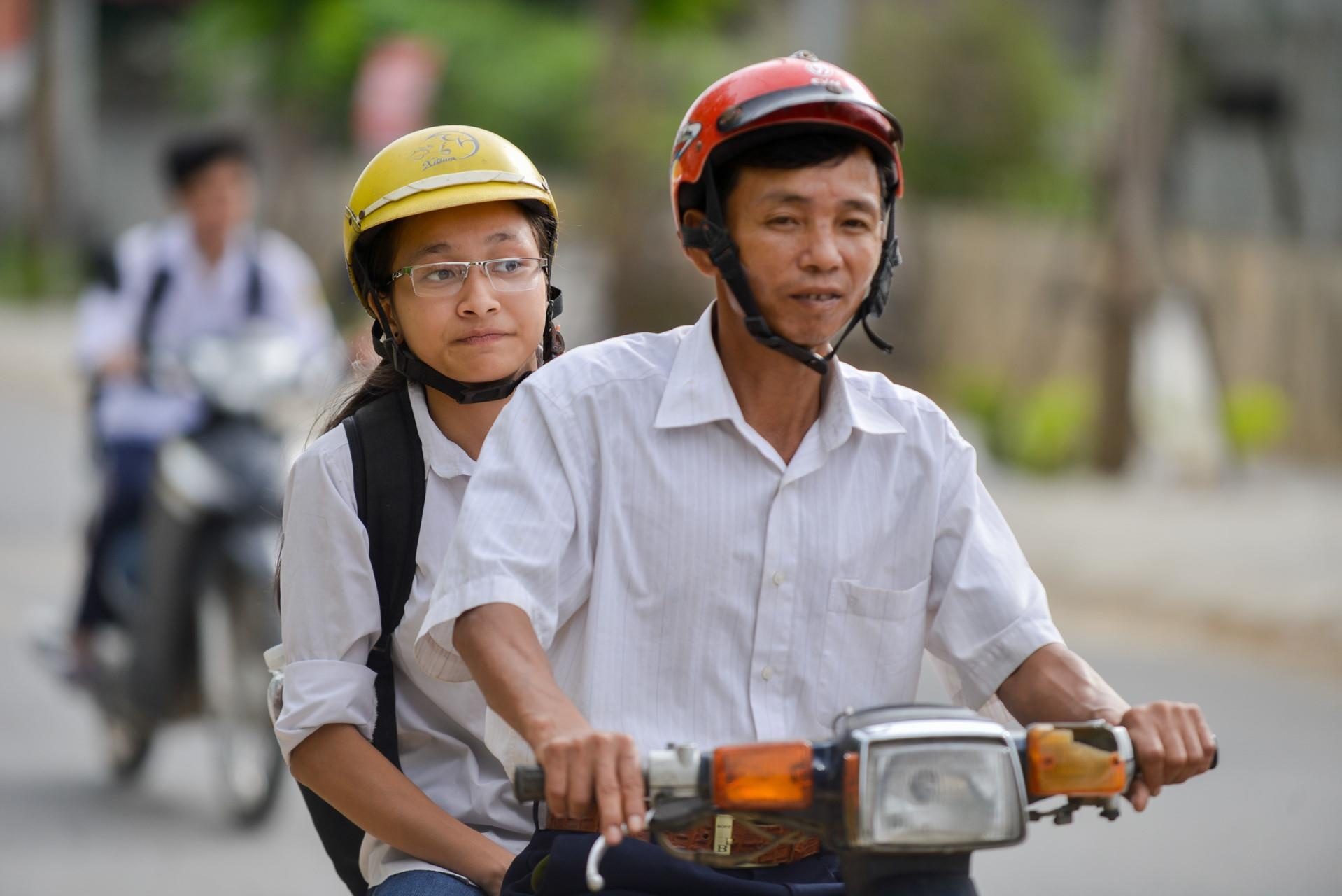 Gia dinh cham soc cho si tu di thi anh 4