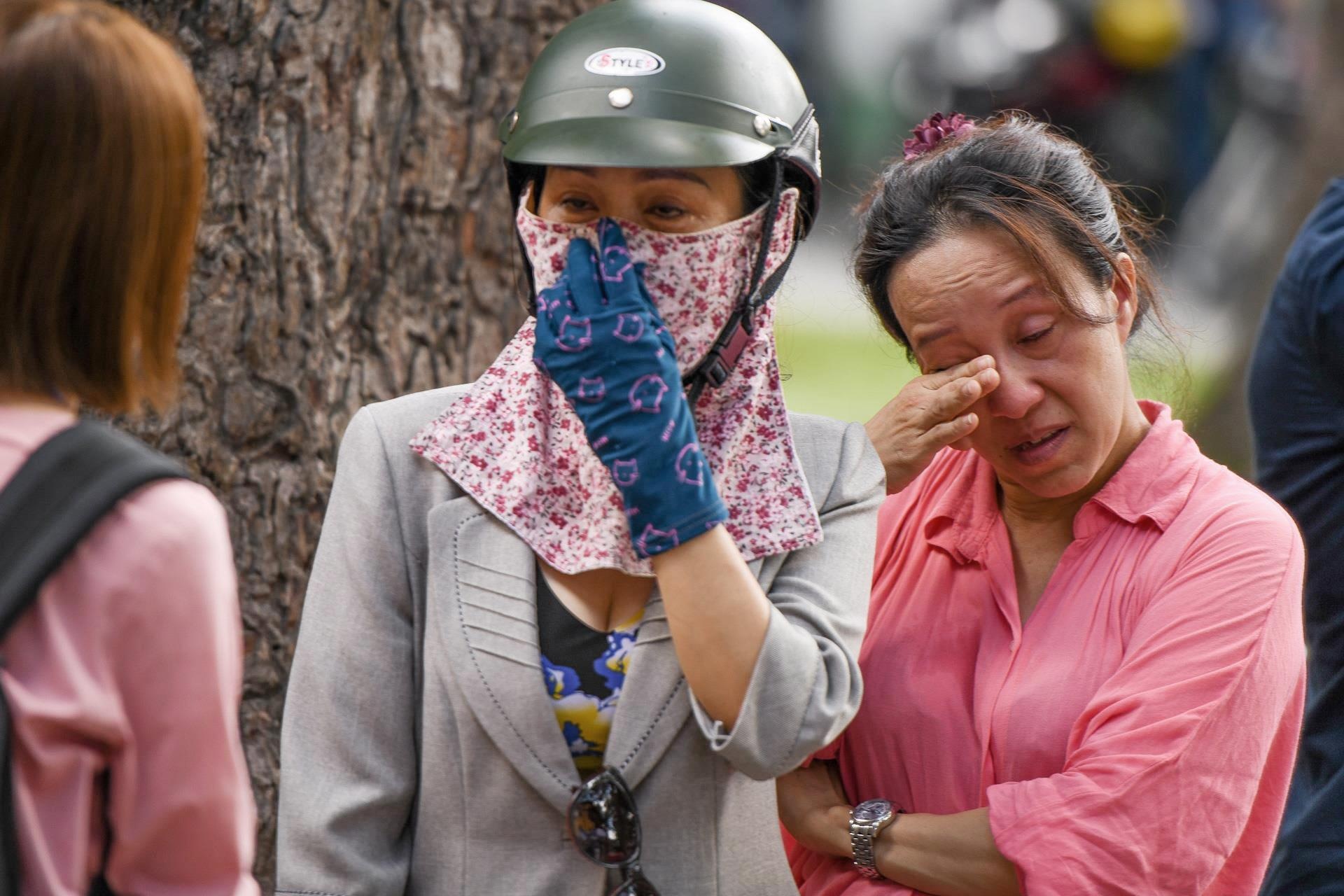 Gia dinh cham soc cho si tu di thi anh 1