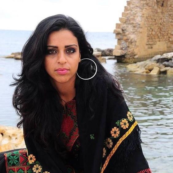 Gia su noi tieng vi xinh dep anh 10