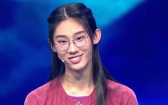 Tu ‘nu than tho ca’ cao 1,8 m den sinh vien truong top dau Trung Quoc hinh anh