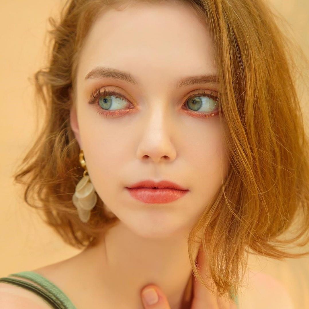 Hot girl Ukraine lam nguoi mau Han Quoc anh 3