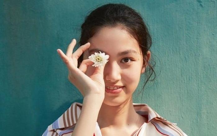 Nhung ai nu nha sao duoc cha me hau thuan khi buoc vao lang giai tri hinh anh