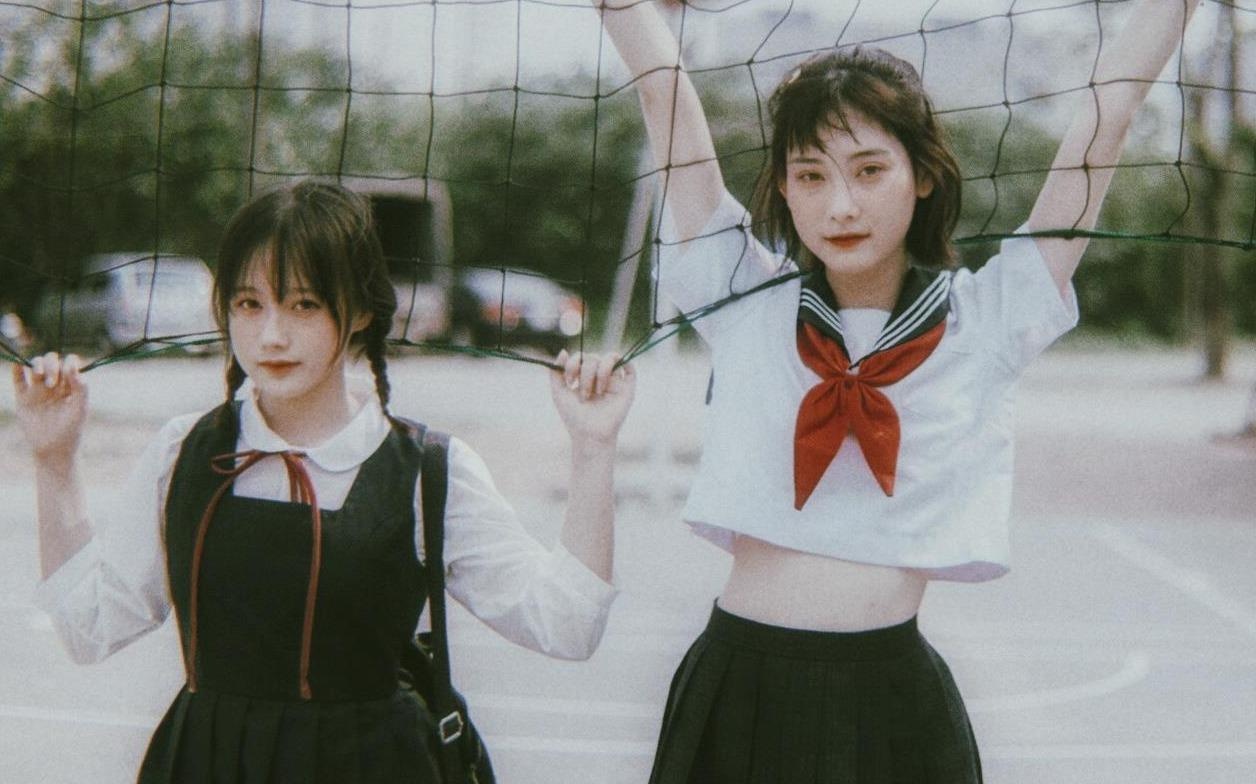 Bo anh 'don tim' dan mang cua doi ban than deu la hot girl o Ha Noi hinh anh