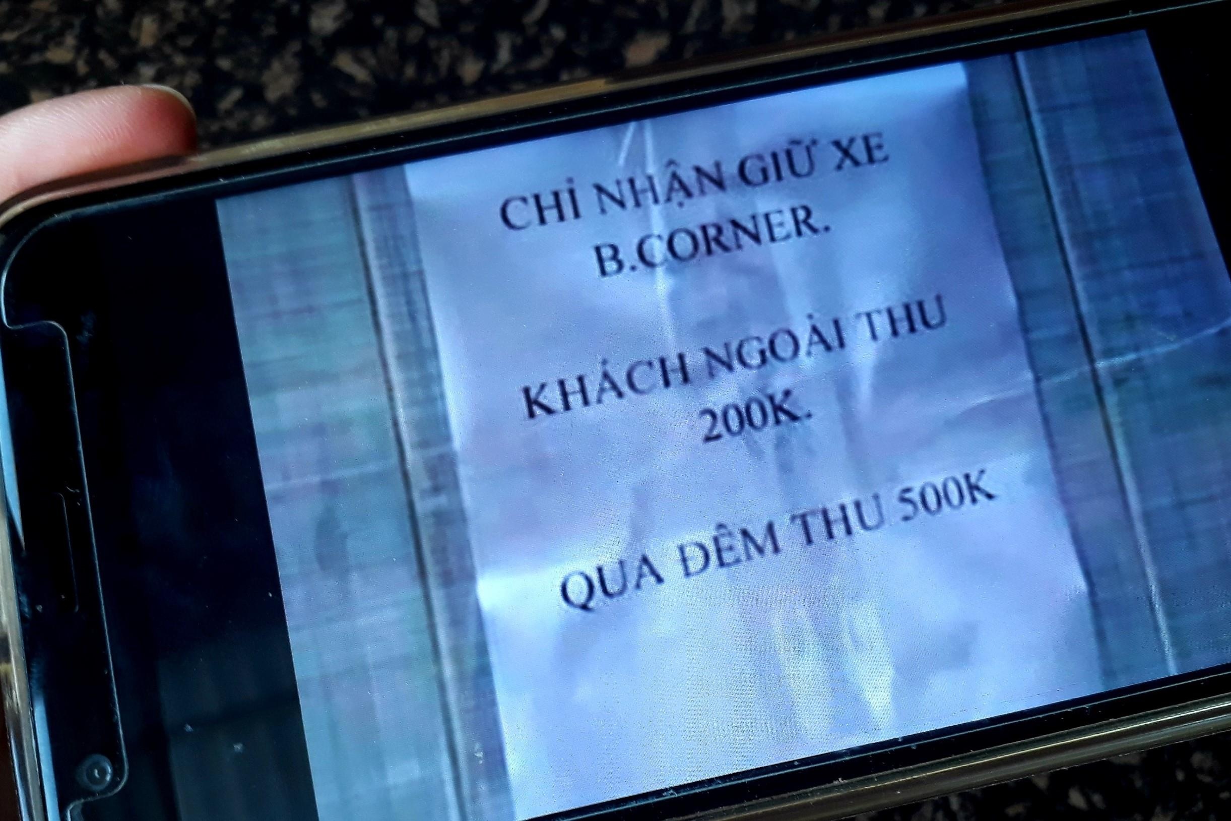 Shop quan ao o Sai Gon bi to 'chat chem' 200.000 dong gui xe hinh anh