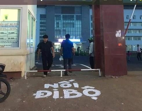 Viết sai chính tả ở cổng bệnh viện ảnh 1 Viet sai chinh ta o cong benh vien anh 1