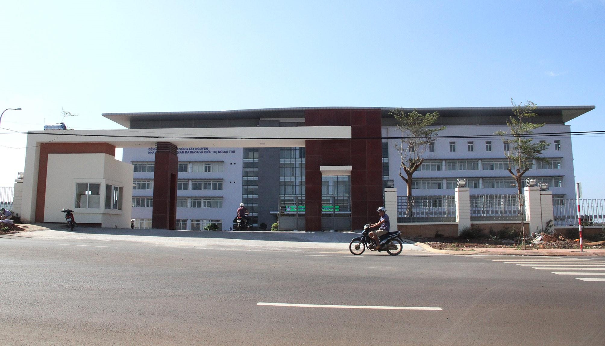 Viết sai chính tả ở cổng bệnh viện ảnh 2 Viet sai chinh ta o cong benh vien anh 2