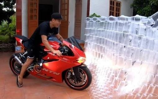 Dan mang keu goi bao cao kenh YouTube NTN vi lam thu thach voi nhua hinh anh