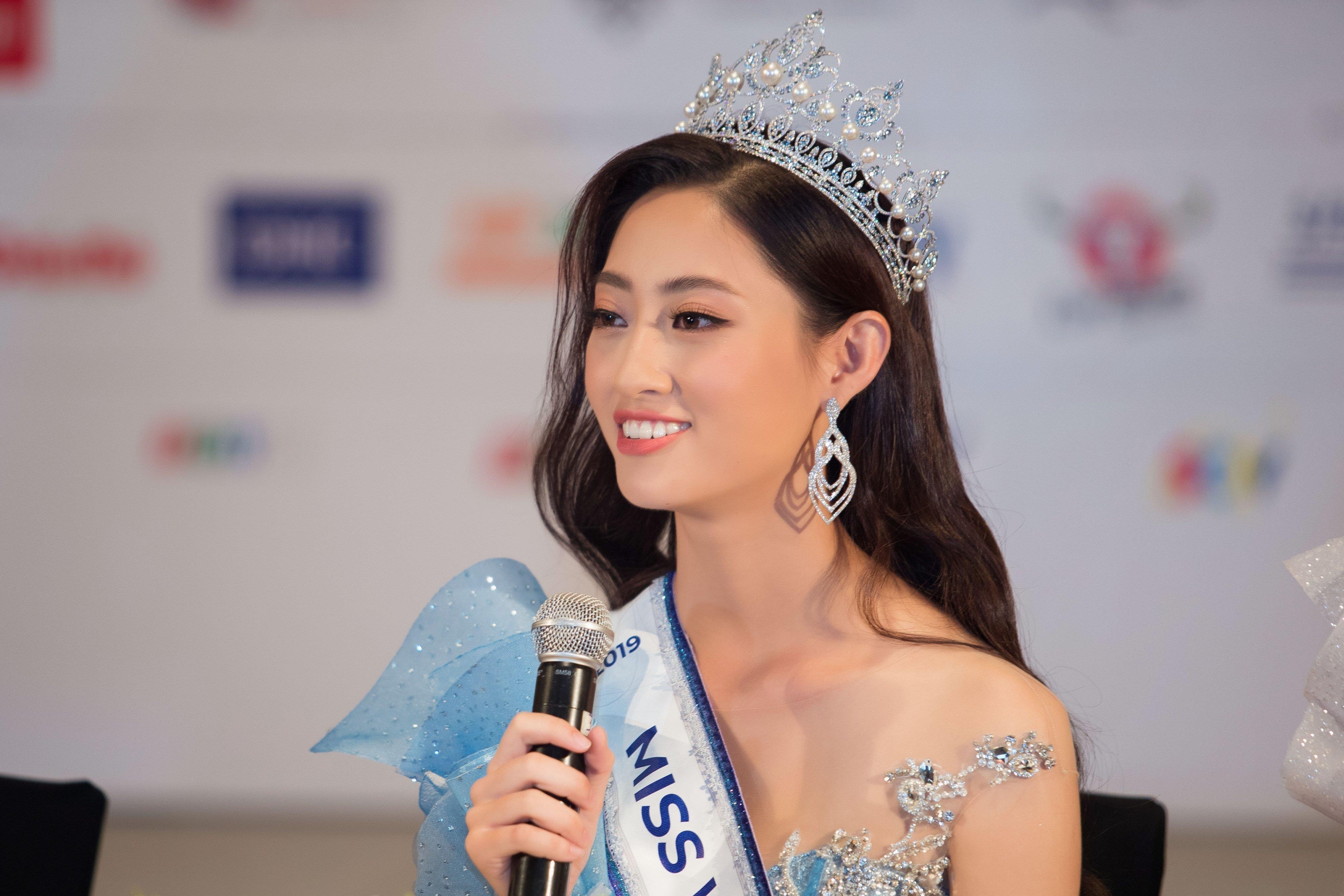Luong Thuy Linh va nhung hot girl deu la cuu hoc sinh Chuyen Cao Bang hinh anh