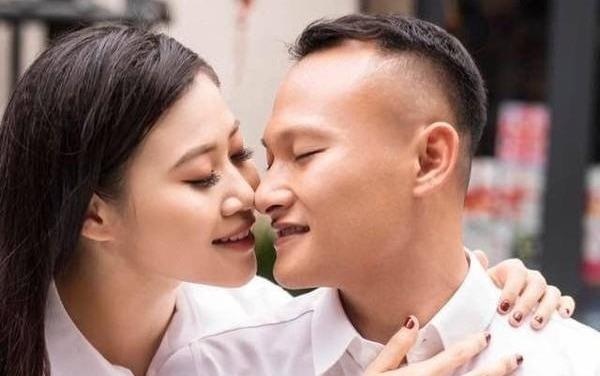 Trong Hoang duoc khen 'dang cap' khi dan hat mung sinh nhat vo hinh anh