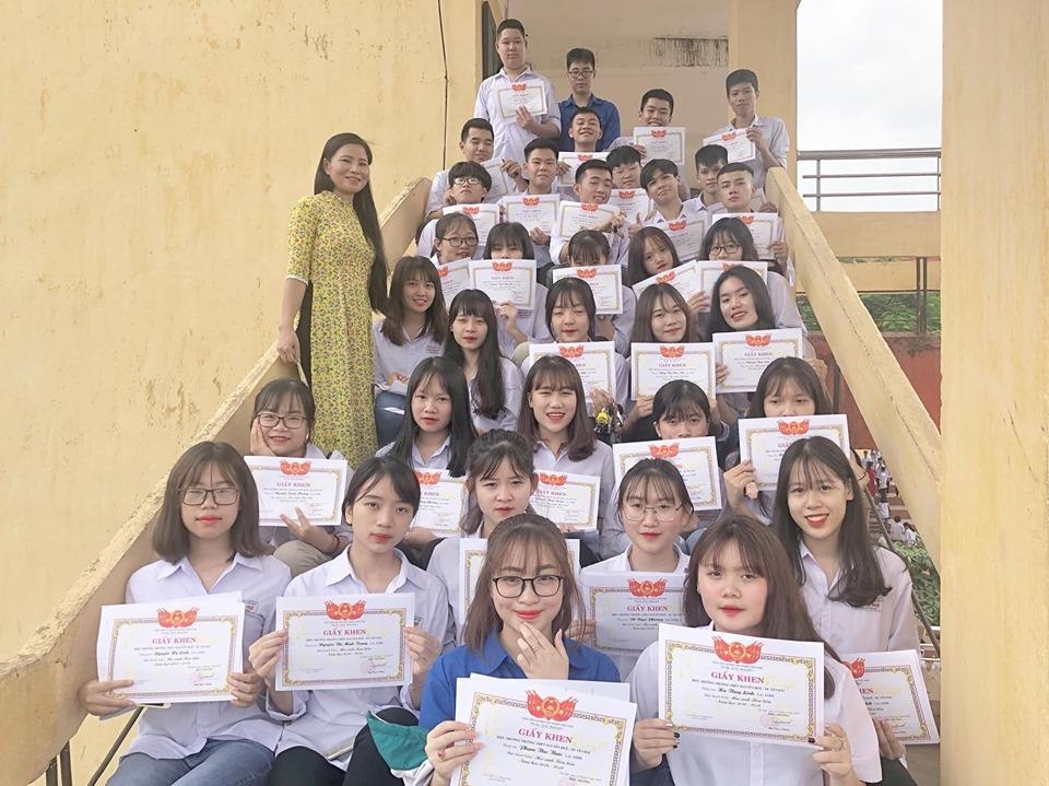 lớp học ai cũng có giấy khen ảnh 1 lop hoc ai cung co giay khen anh 1