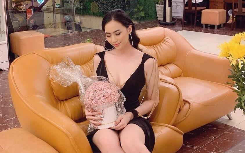 'Ban gai tin don' Quang Hai check-in cung noi nam tien ve dang thi dau hinh anh