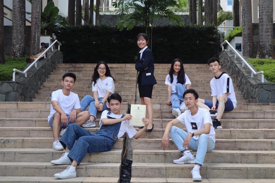 Hoi ban than 7 nguoi anh 3