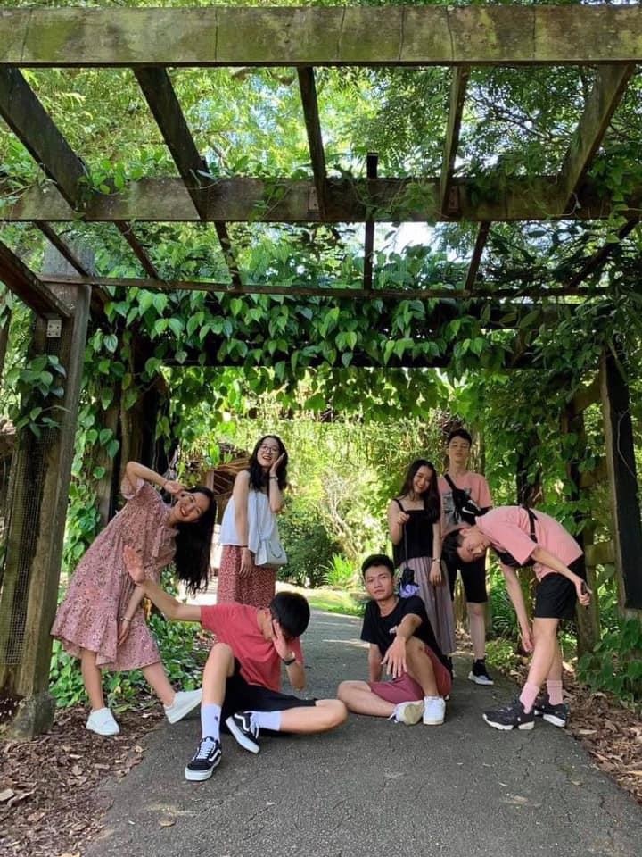 Hoi ban than 7 nguoi anh 5