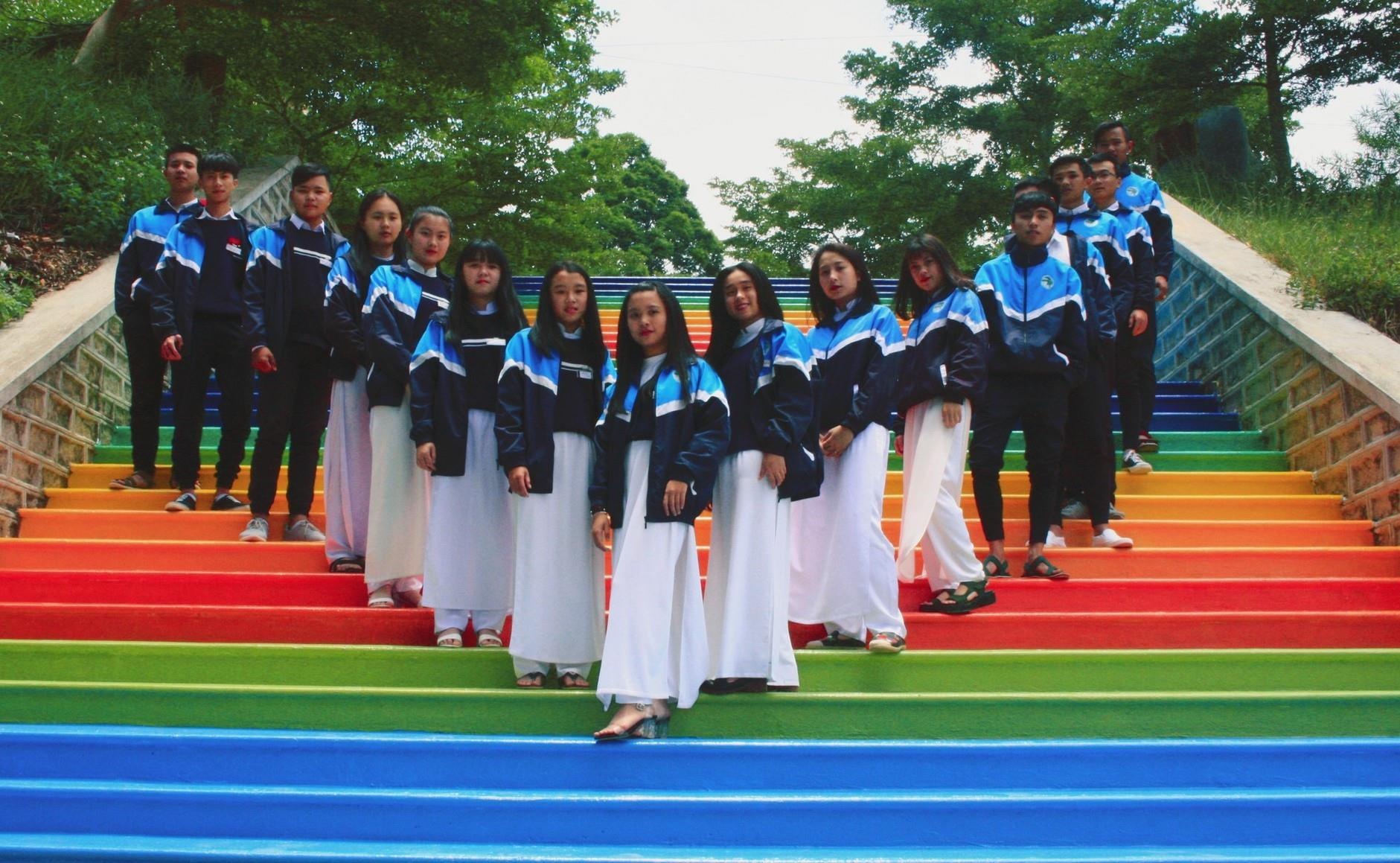 Ngoi truong o Lam Dong co hang loat bac thang 'song ao' hinh anh