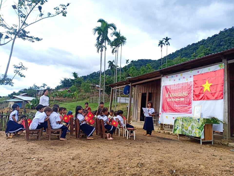 khai giang cua truong 2 co giao anh 5