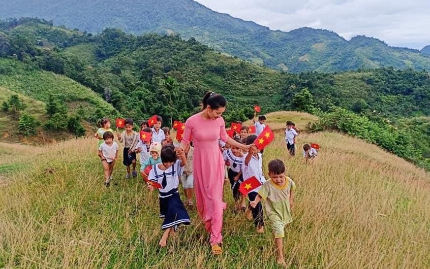 Le khai giang giua nui doi o ngoi truong co 2 co giao va 34 hoc tro hinh anh