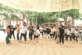 Man 'quay' ngau hung nhac Big Bang, Black Pink trong le khai giang hinh anh