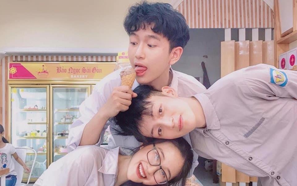 3 hoi ban than toan trai xinh gai dep, ru nhau day thi thanh cong hinh anh