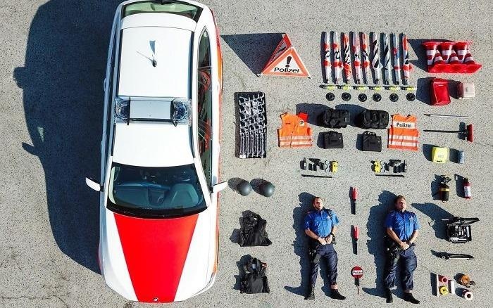 Canh sat the gioi khoe bo do nghe voi 'thu thach xep hinh' hinh anh