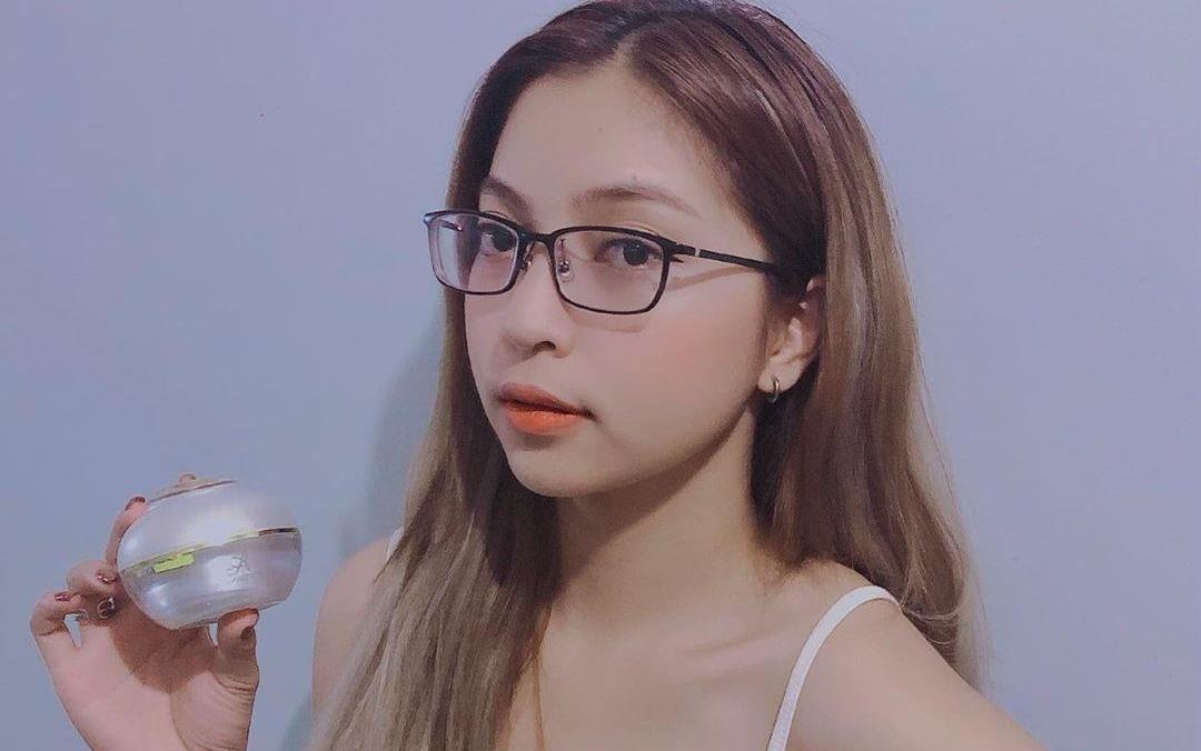 Diem chung hoi ban gai cau thu: Ban hang online hoac lam KOLs? hinh anh