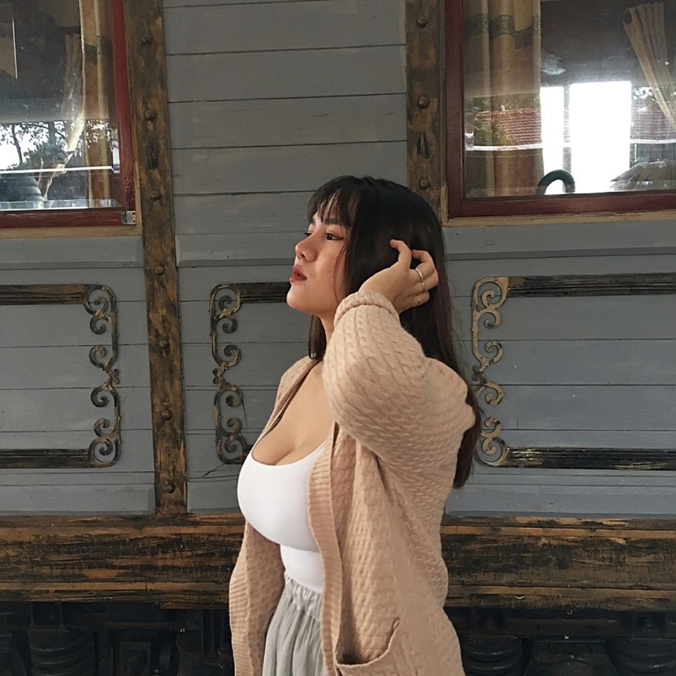 hot girl vong mot khung anh 3