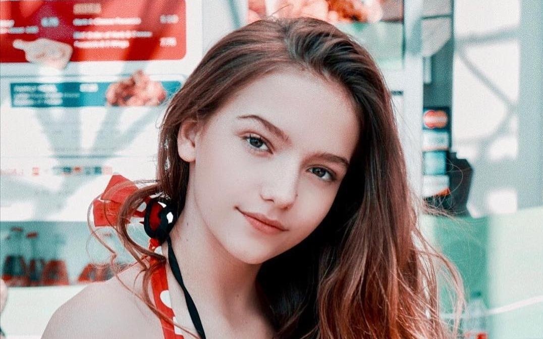 3 hot girl sinh nam 2004 da tai, so huu tai san trieu USD hinh anh