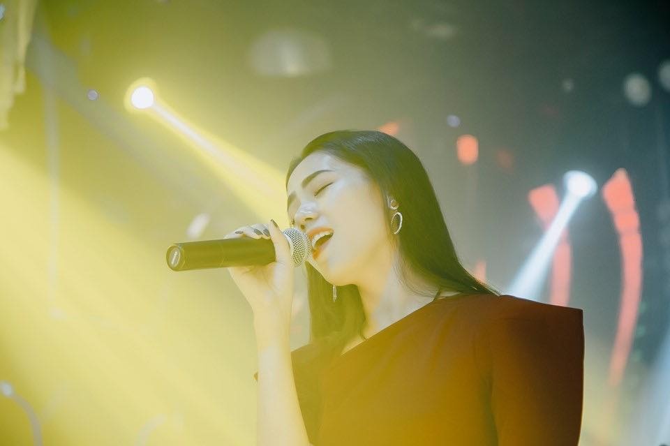 Huong Ly cover anh 1