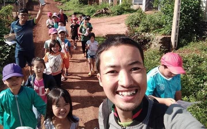 9X mac ung thu ve que mo lop hoc mien phi o Dak Lak hinh anh