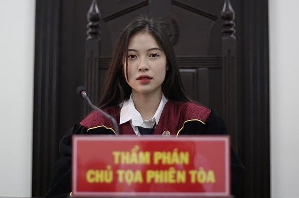 hot girl nganh luat anh 1