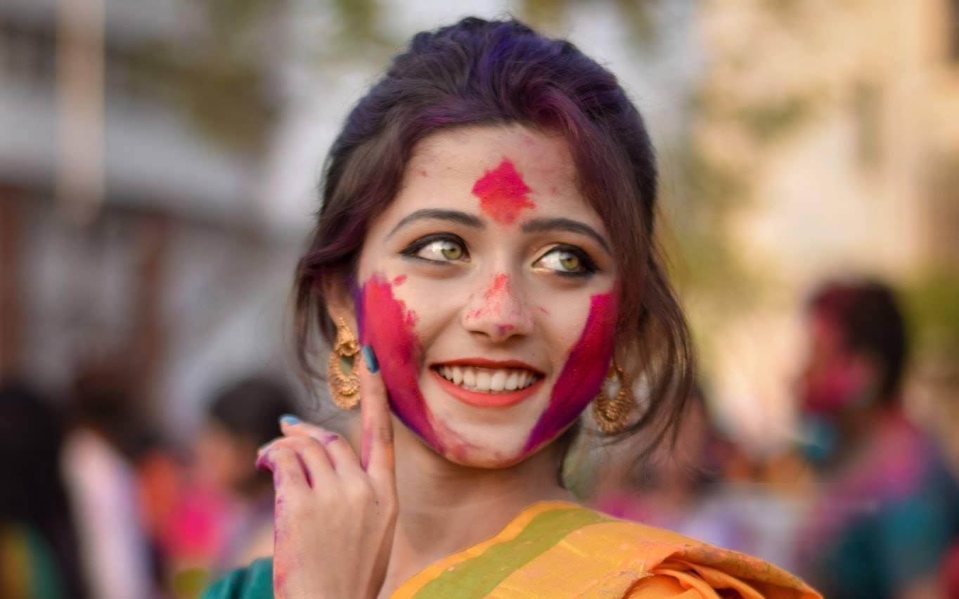 Ba co nang so huu mau mat hiem voi nhan sac tua nang tho hinh anh