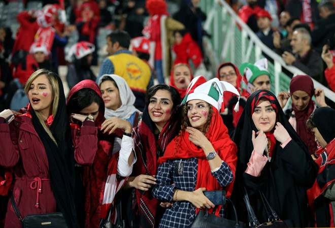 phụ nữ Iran bị cấm đi xem bóng đá ảnh 1 phu nu Iran bi cam di xem bong da anh 1
