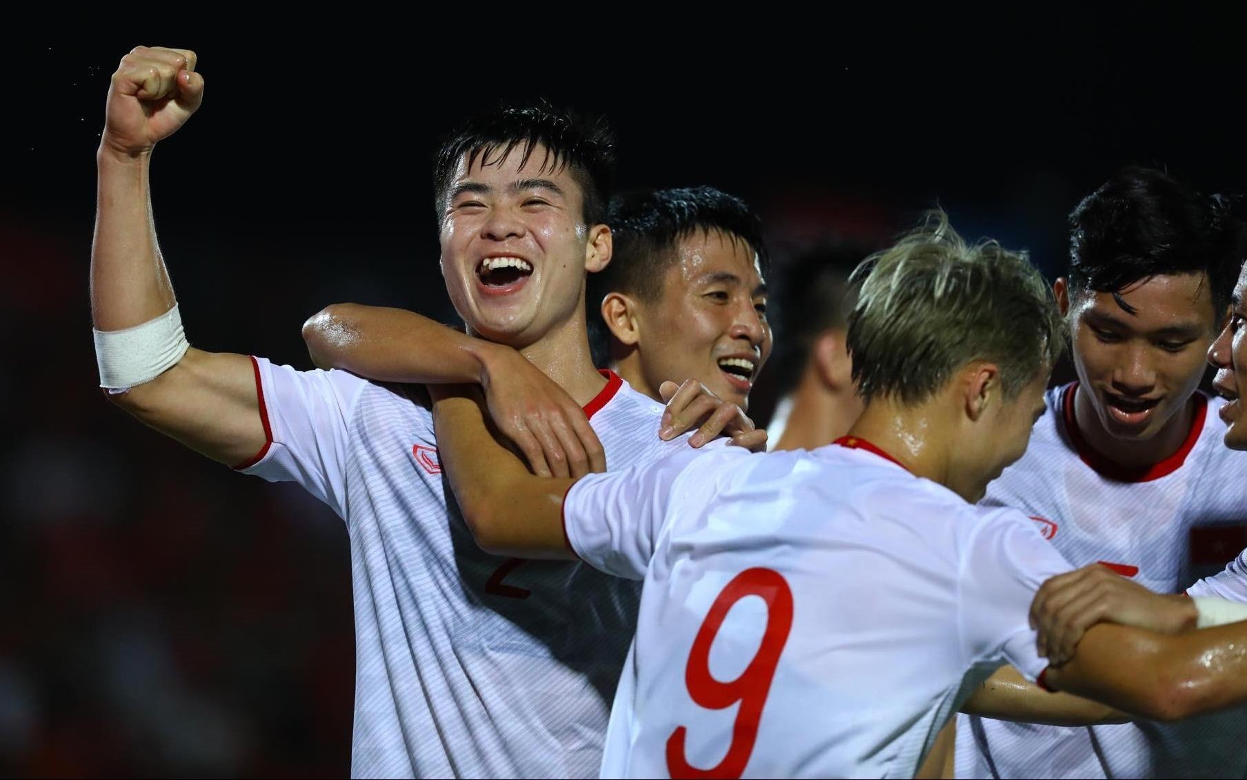 Duy Manh check-in lan dau ghi ban, Dinh Trong giu loi hua truoc tran hinh anh