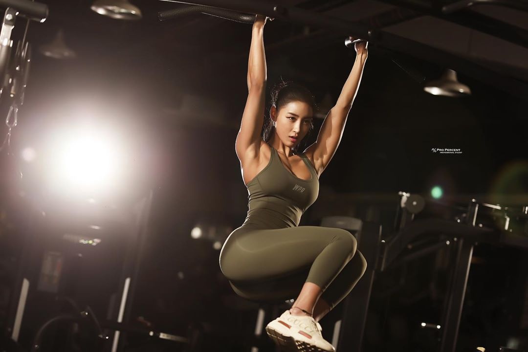 Van dong vien the hinh nong bong anh 1