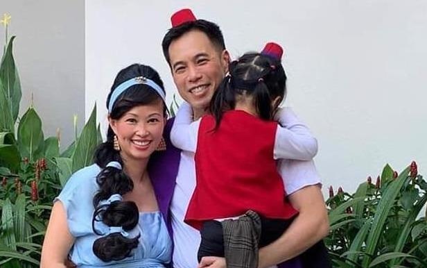 Shark Linh cung chong con hoa trang thanh gia dinh Aladdin hinh anh