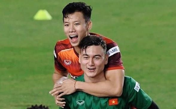 Que Ngoc Hai nhay len lung Van Lam, treu dong doi khong phai gau du hinh anh