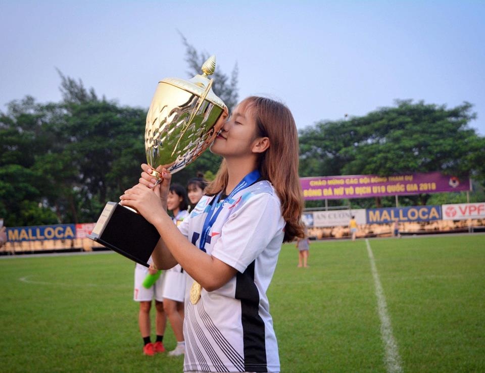 Cau thu U19 nu xinh xan anh 7