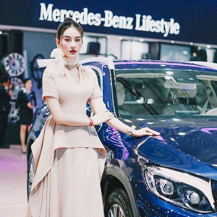 Hot girl phau thuat tham my anh 9