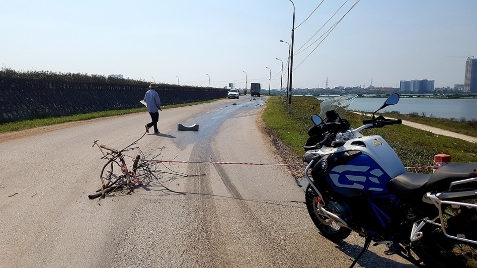 dựng cảnh báo khi dầu đổ trên đường ảnh 3 dung canh bao khi dau do tren duong anh 3