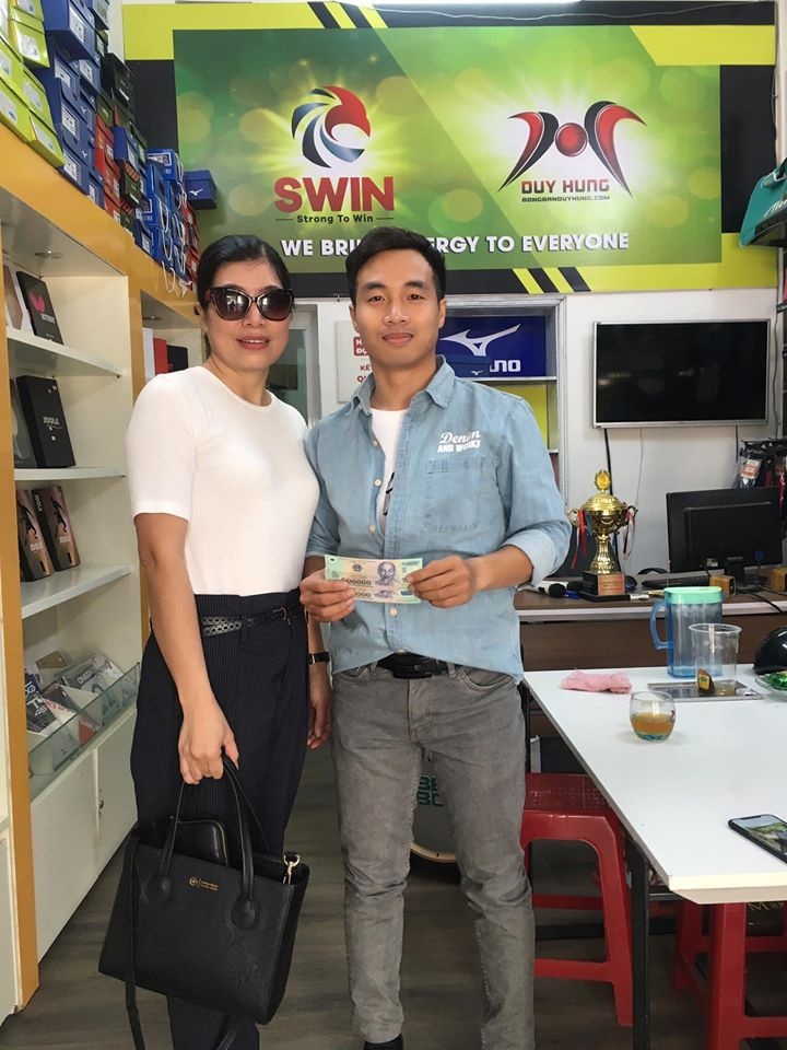 Trả 50 triệu nhặt được ở cây ATM ảnh 2 Tra 50 trieu nhat duoc o cay ATM anh 2