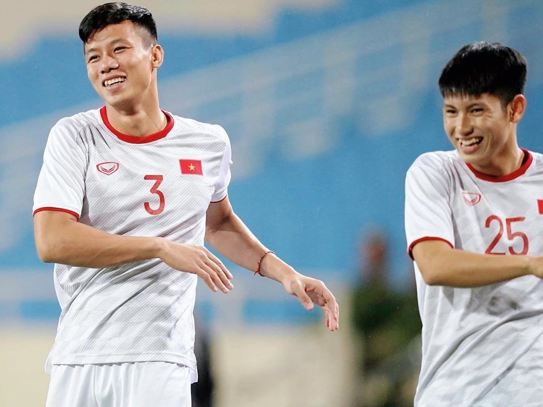 Cau thu truoc tran UAE anh 2