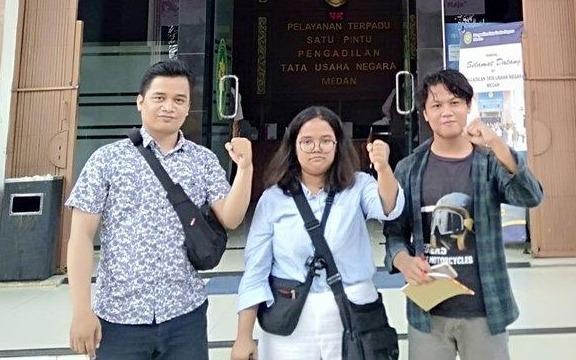 Xuat ban truyen dong tinh, 18 sinh vien bi duoi khoi to bao truong hinh anh